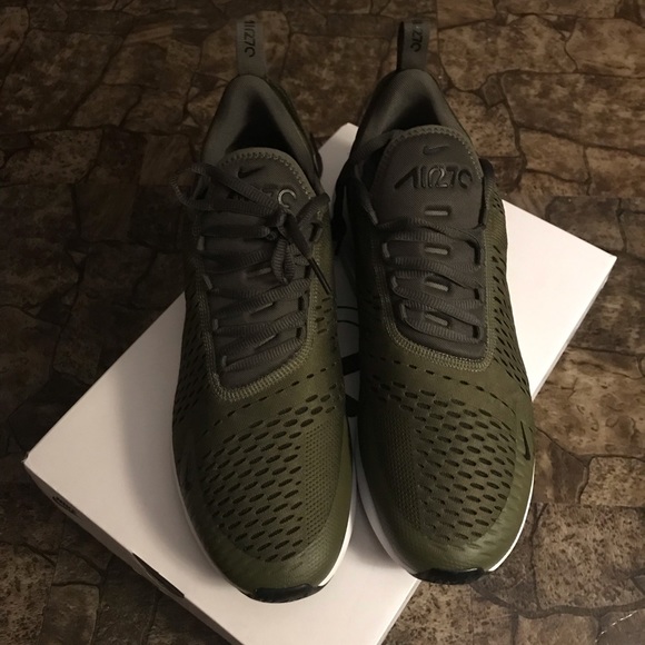 Nike Air Max 270 - Picture 3 of 5